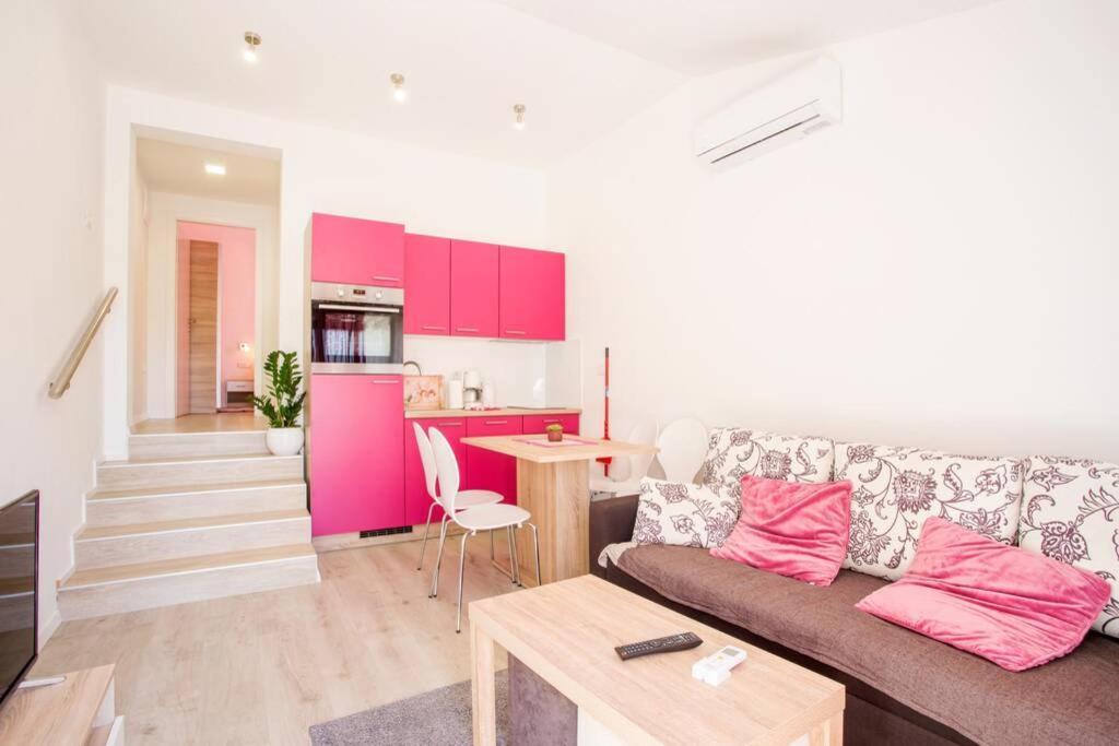 Apartman Cone พูลา ภายนอก รูปภาพ